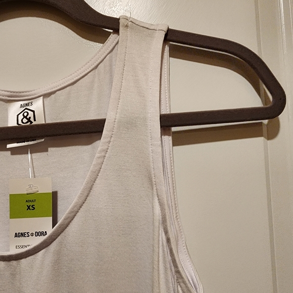 Essential Tank - Picture 5 of 6